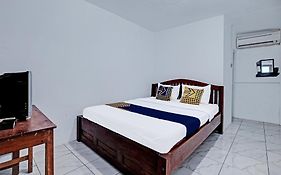 Spot On 91916 Joglo Doyong Homestay Syariah