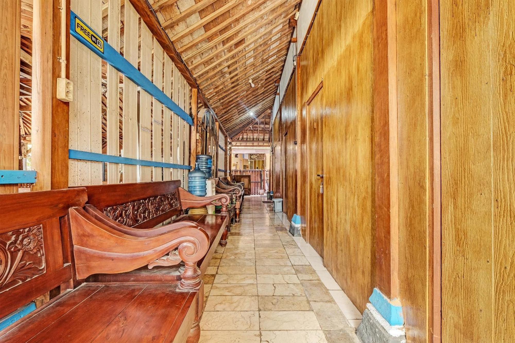 Spot On 91916 Joglo Doyong Homestay Syariah Yogyakarta Bagian luar foto